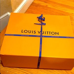 Louie Vuitton Box with ribbon &dust bag ect...